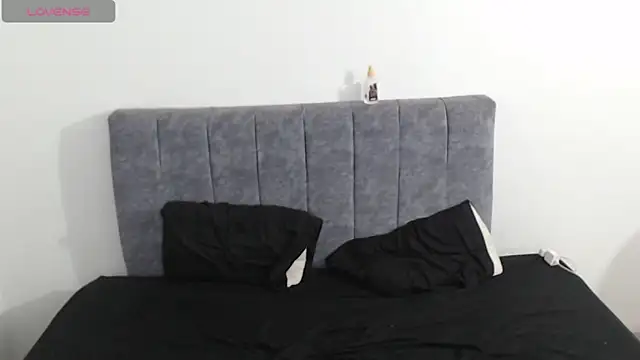 Snapshot of hottie_couplee chatting on 04-22-26, 10:49 hottie couplee online show from 04-22-26, 10:49