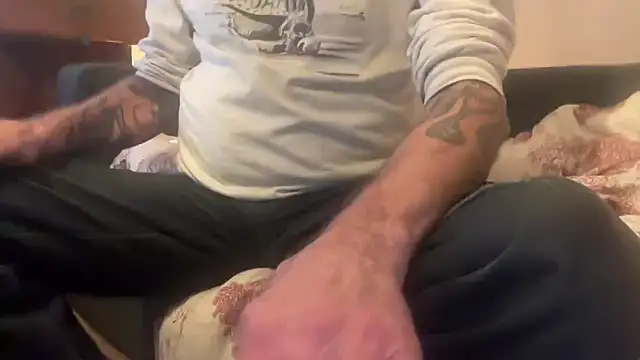 Snapshot of CBT-Sounding chatting on 12-18-25, 05:28 CBT-Sounding online show from 12-18-25, 05:28