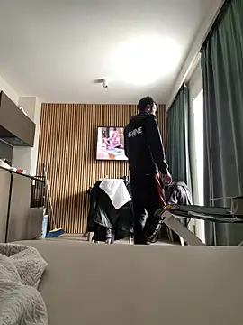 Snapshot of andresbale chatting on 02-11-26, 12:05 andresbale online show from 02-11-26, 12:05