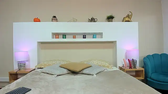 Snapshot of AnikaRomanoff_ chatting on 12-03-25, 12:48 AnikaRomanoff online show from 12-03-25, 12:48