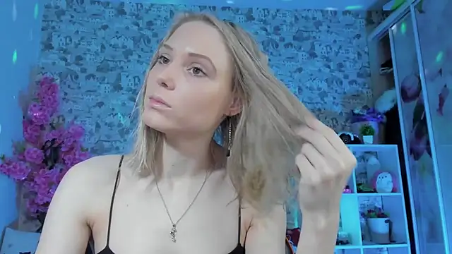 Snapshot of Gina_Gina_love chatting on 04-24-26, 01:18 Gina Gina love online show from 04-24-26, 01:18