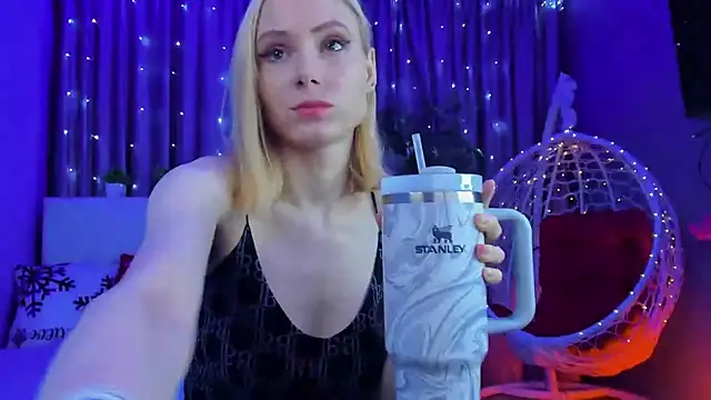 Snapshot of Gina_Gina_love chatting on 02-09-26, 01:14 Gina Gina love online show from 02-09-26, 01:14