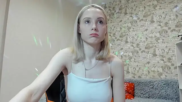 Snapshot of Gina_Gina_love chatting on 05-07-26, 01:54 Gina Gina love online show from 05-07-26, 01:54