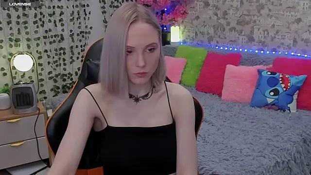 Snapshot of Gina_Gina_love chatting on 06-02-26, 01:16 Gina Gina love online show from 06-02-26, 01:16