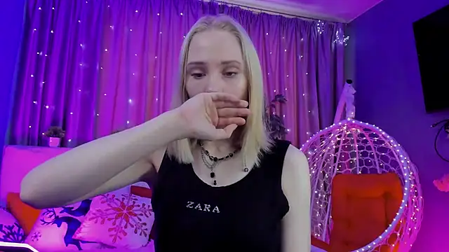 Snapshot of Gina_Gina_love chatting on 02-27-26, 02:34 Gina Gina love online show from 02-27-26, 02:34