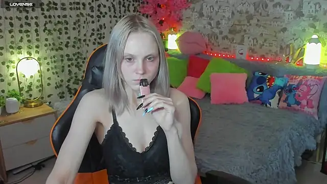 Snapshot of Gina_Gina_love chatting on 05-14-26, 01:24 Gina Gina love online show from 05-14-26, 01:24
