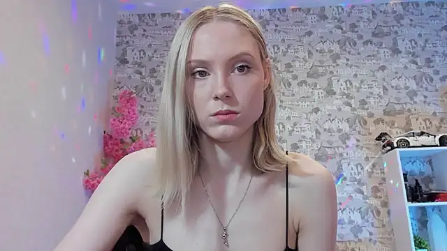 Snapshot of Gina_Gina_love chatting on 05-06-26, 01:09 Gina Gina love online show from 05-06-26, 01:09