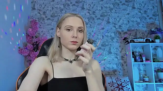 Snapshot of Gina_Gina_love chatting on 04-18-26, 01:08 Gina Gina love online show from 04-18-26, 01:08