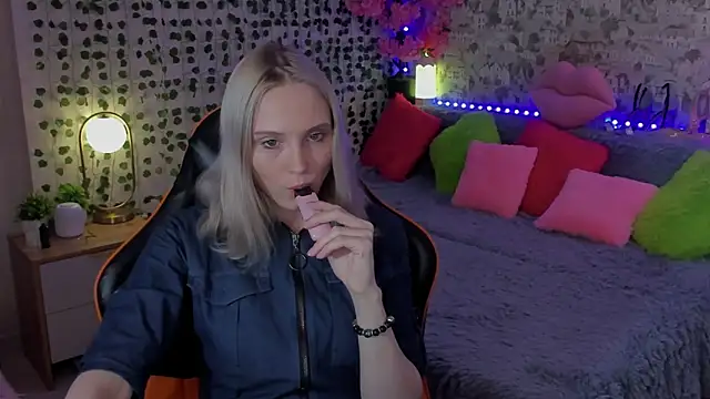 Snapshot of Gina_Gina_love chatting on 05-10-26, 01:09 Gina Gina love online show from 05-10-26, 01:09