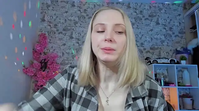 Snapshot of Gina_Gina_love chatting on 04-23-26, 02:07 Gina Gina love online show from 04-23-26, 02:07