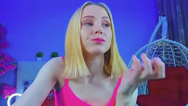 Snapshot of Gina_Gina_love chatting on 02-06-26, 01:12 Gina Gina love online show from 02-06-26, 01:12