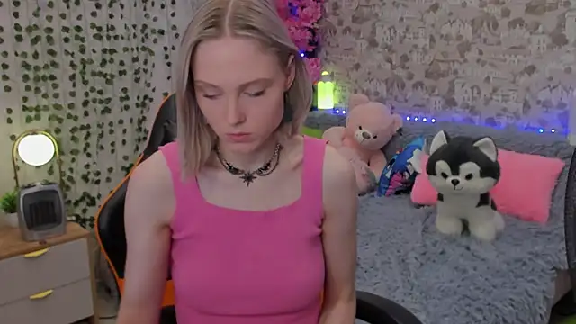 Snapshot of Gina_Gina_love chatting on 06-09-26, 01:06 Gina Gina love online show from 06-09-26, 01:06