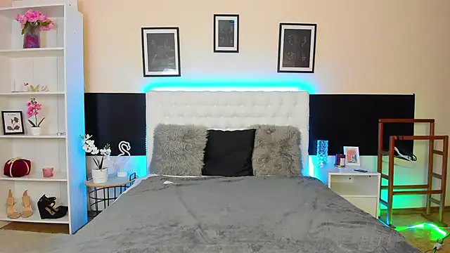 KiraNeeww online show from 03-04-26, 06:21