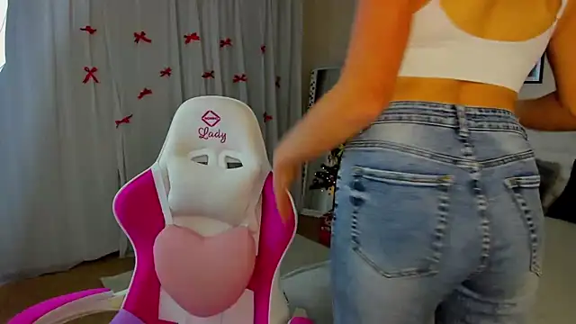 KiraNeeww online show from 12-18-25, 06:40