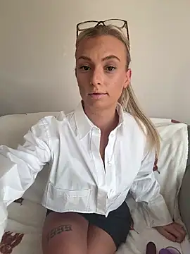 Blonde BambiXX online show from 03-10-26, 11:03