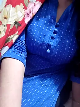 Snapshot of hottyrose69 chatting on 01-31-26, 10:52 hottyrose69 online show from 01-31-26, 10:52