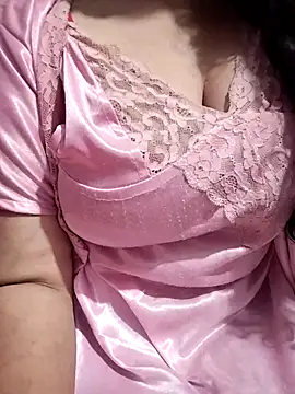 Snapshot of hottyrose69 chatting on 02-11-26, 03:23 hottyrose69 online show from 02-11-26, 03:23