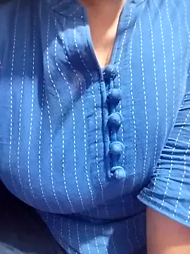 Snapshot of hottyrose69 chatting on 02-23-26, 07:20 hottyrose69 online show from 02-23-26, 07:20