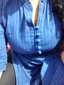 Snapshot of hottyrose69 chatting on 02-10-26, 08:02 hottyrose69 online show from 02-10-26, 08:02