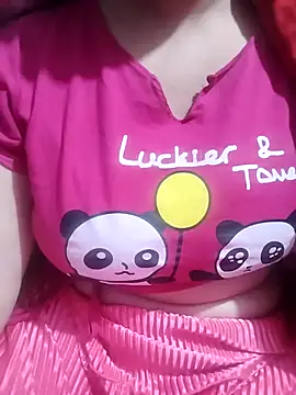 Snapshot of hottyrose69 chatting on 02-19-26, 05:26 hottyrose69 online show from 02-19-26, 05:26