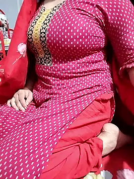 Snapshot of hottyrose69 chatting on 01-15-26, 10:24 hottyrose69 online show from 01-15-26, 10:24