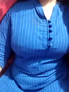 Snapshot of hottyrose69 chatting on 02-16-26, 05:00 hottyrose69 online show from 02-16-26, 05:00