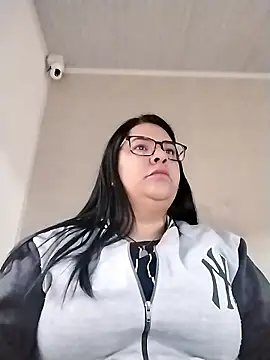 Snapshot of Carameloswing1 chatting on 01-07-26, 01:27 Carameloswing1 online show from 01-07-26, 01:27