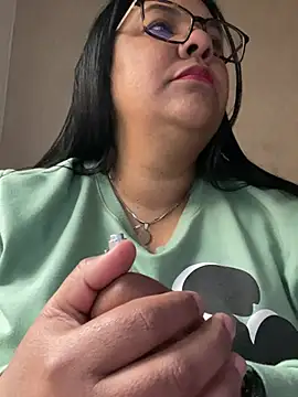 Snapshot of Carameloswing1 chatting on 01-08-26, 01:06 Carameloswing1 online show from 01-08-26, 01:06