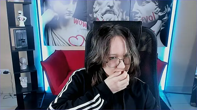 Sylvia Reed online show from 12-15-25, 07:03