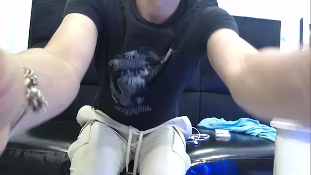 Snapshot of JuanGomm chatting on 03-03-26, 03:02 JuanGomm online show from 03-03-26, 03:02