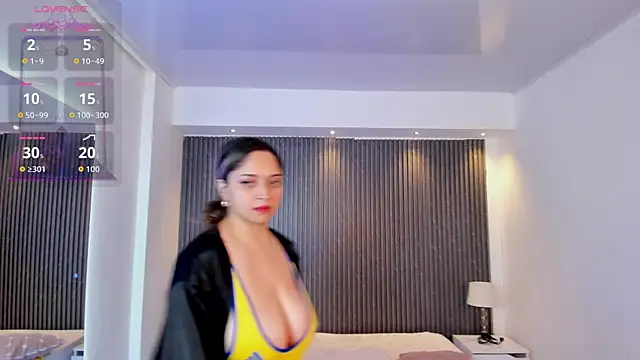 TiffanyHoustton online show from 06-27-26, 11:38