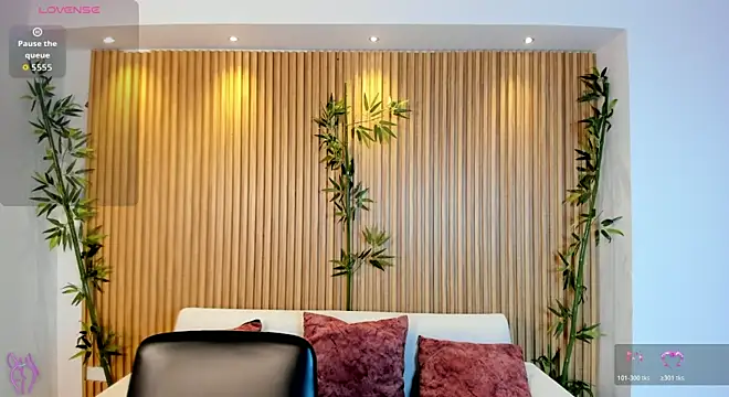 TiffanyHoustton online show from 03-20-26, 12:06