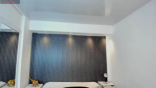 TiffanyHoustton online show from 02-11-26, 11:54