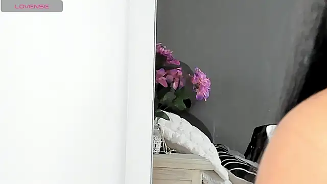 Snapshot of lya__brown chatting on 02-03-26, 01:05 lya brown online show from 02-03-26, 01:05