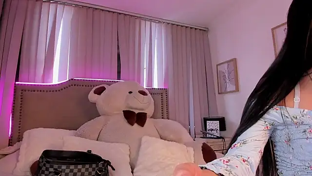 Snapshot of lya__brown chatting on 04-14-26, 11:37 lya brown online show from 04-14-26, 11:37