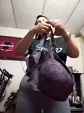 Snapshot of Valeria_montana_ chatting on 03-19-26, 11:38 Valeria montana online show from 03-19-26, 11:38