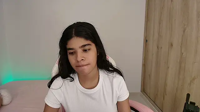 phia carter online show from 06-25-26, 12:19