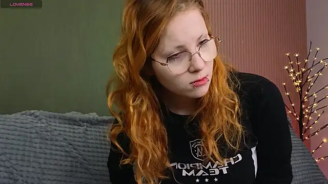 Sofie Burn online show from 12-15-25, 04:18