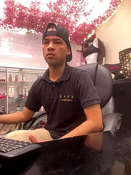 SweeXioji online show from 12-21-25, 03:25