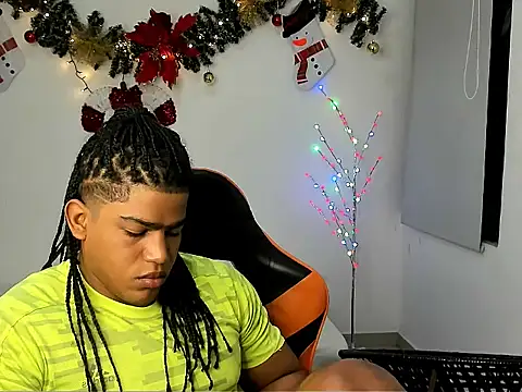 Snapshot of alex_balck chatting on 12-18-25, 11:36 alex balck online show from 12-18-25, 11:36