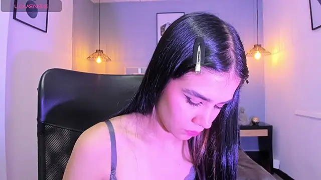 Snapshot of Bell_marinny chatting on 12-23-25, 02:55 Bell marinny online show from 12-23-25, 02:55