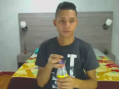 Snapshot of Axel_Marcu chatting on 12-22-25, 09:15 Axel Marcu online show from 12-22-25, 09:15