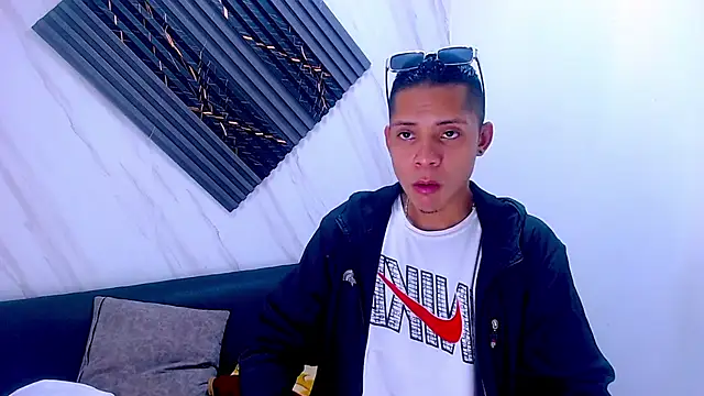 Snapshot of Axel_Marcu chatting on 01-10-26, 05:36 Axel Marcu online show from 01-10-26, 05:36