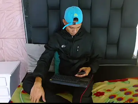 Snapshot of Axel_Marcu chatting on 12-16-25, 04:50 Axel Marcu online show from 12-16-25, 04:50