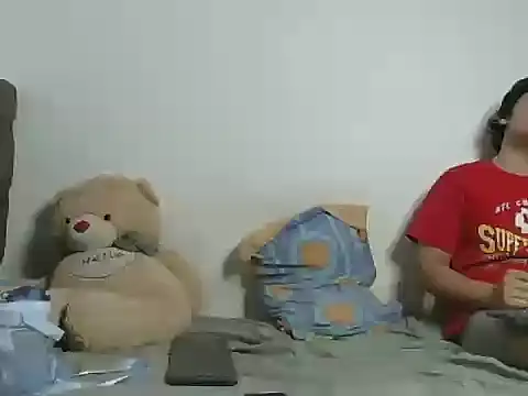 Snapshot of Emilyandjack04 chatting on 02-10-26, 02:38 Emilyandjack04 online show from 02-10-26, 02:38