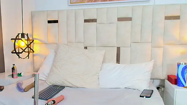 Snapshot of Sara_BigAss- chatting on 01-08-26, 01:00 Sara BigAss- online show from 01-08-26, 01:00