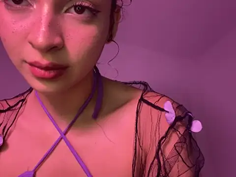 Anne Wyntheris online show from 12-22-25, 01:28