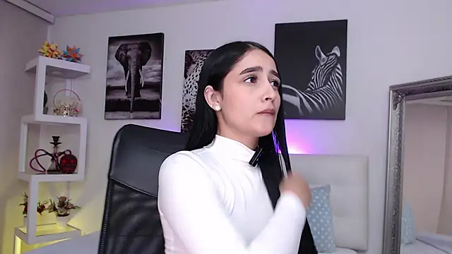 Snapshot of mialiore chatting on 12-19-25, 12:40 mialiore online show from 12-19-25, 12:40