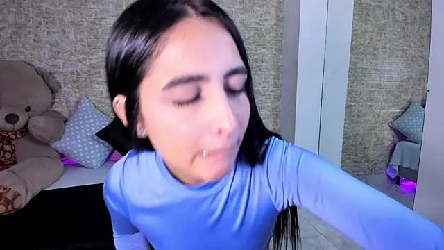 Snapshot of mialiore chatting on 01-09-26, 12:45 mialiore online show from 01-09-26, 12:45