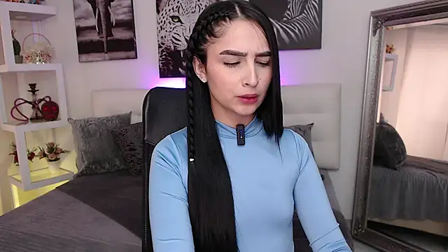 Snapshot of mialiore chatting on 12-18-25, 12:42 mialiore online show from 12-18-25, 12:42